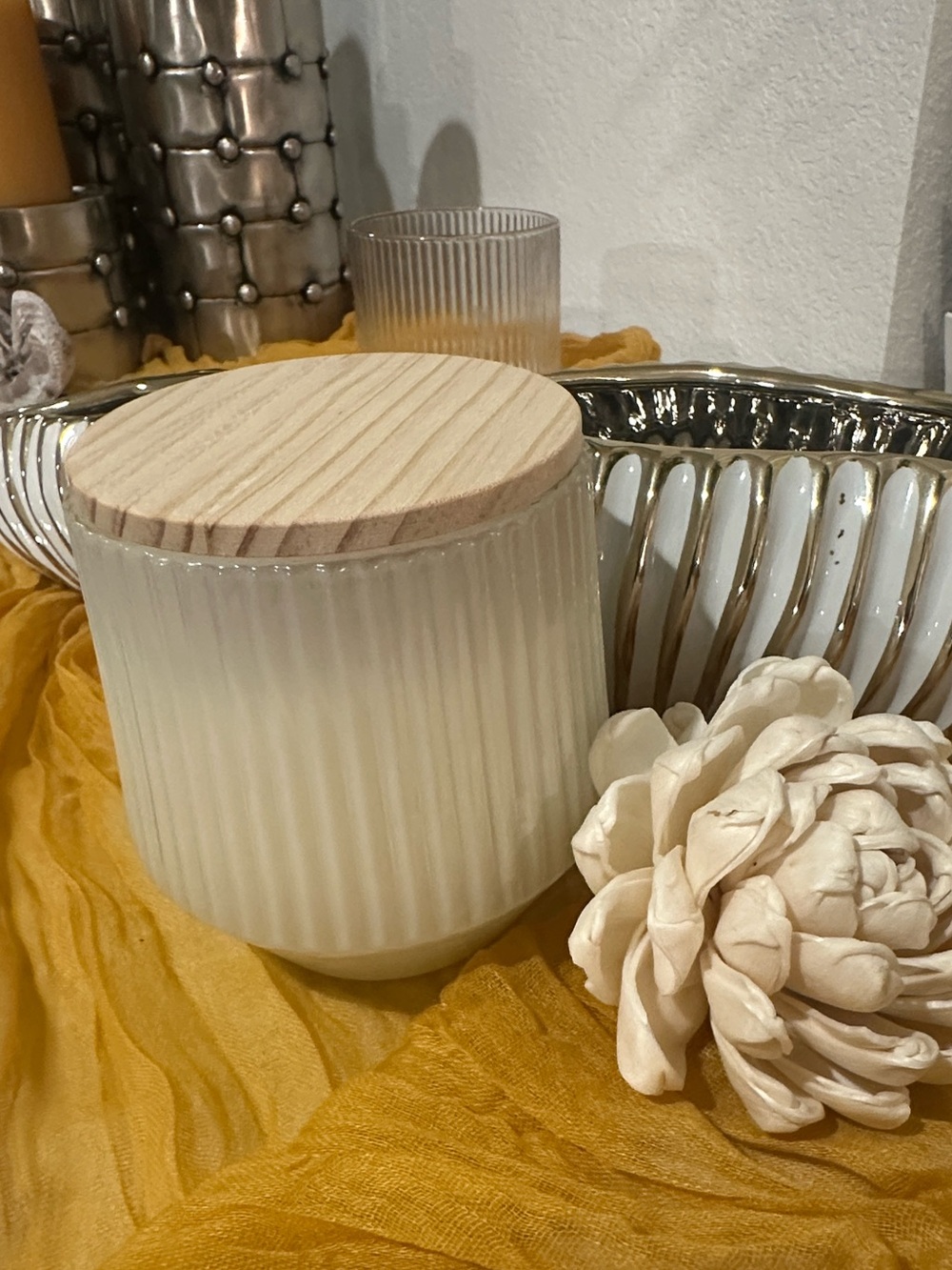 HIGH MAINTENANCE, VANILLA DOMINATION, SCENT UNLEASHED LLC LUXURY SCENTED CANDLES - Picture 2 of 2